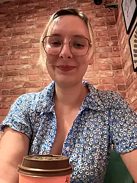 Snapshot of The_Snowwhitee chatting on 20, 9, 2025 The Snowwhitee online show from 20, 9, 2025