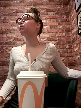 The Snowwhitee online show from 6, 1, 2026