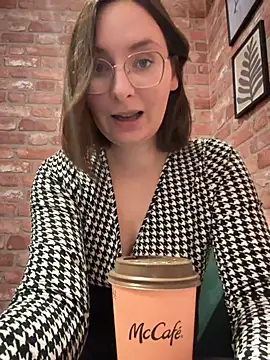 Snapshot of The_Snowwhitee chatting on 1, 10, 2025 The Snowwhitee online show from 1, 10, 2025