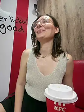 Snapshot of The_Snowwhitee chatting on 8, 5, 2026 The Snowwhitee online show from 8, 5, 2026