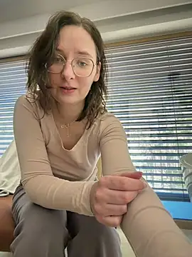 Snapshot of The_Snowwhitee chatting on 2, 5, 2026 The Snowwhitee online show from 2, 5, 2026