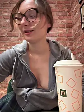 The Snowwhitee online show from 22, 12, 2025