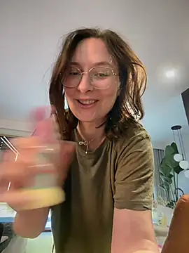 Snapshot of The_Snowwhitee chatting on 3, 5, 2026 The Snowwhitee online show from 3, 5, 2026