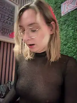 Snapshot of The_Snowwhitee chatting on 8, 3, 2025 The Snowwhitee online show from 8, 3, 2025