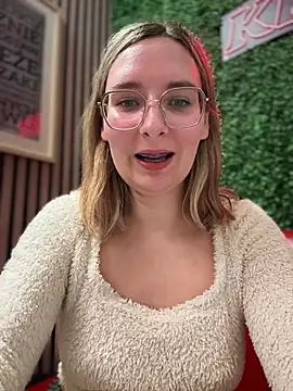 Snapshot of The_Snowwhitee chatting on 1, 3, 2025 The Snowwhitee online show from 1, 3, 2025