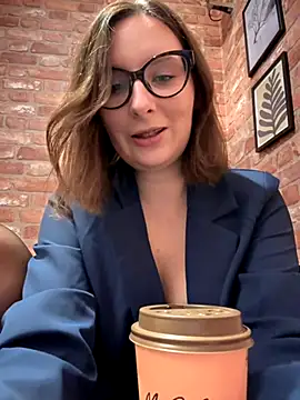 Snapshot of The_Snowwhitee chatting on 1, 11, 2025 The Snowwhitee online show from 1, 11, 2025