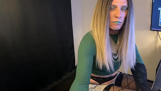 xdresserwithass online show from 1, 10, 2025