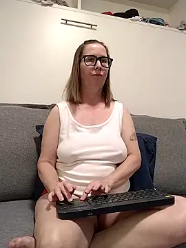 SweetandNaughty1 online show from 6, 5, 2026