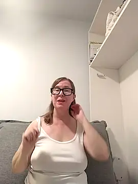 Snapshot of SweetandNaughty1 chatting on 27, 10, 2025 SweetandNaughty1 online show from 27, 10, 2025