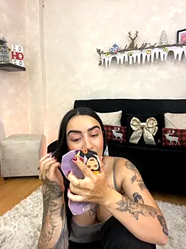 Snapshot of EmmyEvans1 chatting on 17, 11, 2025 EmmyEvans1 online show from 17, 11, 2025