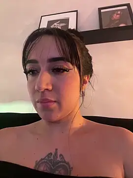 Snapshot of EmmyEvans1 chatting on 2, 2, 2026 EmmyEvans1 online show from 2, 2, 2026