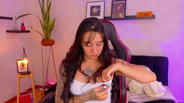 Snapshot of EmmyEvans1 chatting on 21, 2, 2026 EmmyEvans1 online show from 21, 2, 2026