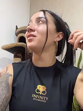 Snapshot of EmmyEvans1 chatting on 16, 12, 2025 EmmyEvans1 online show from 16, 12, 2025