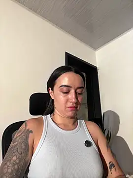 Snapshot of EmmyEvans1 chatting on 13, 10, 2025 EmmyEvans1 online show from 13, 10, 2025