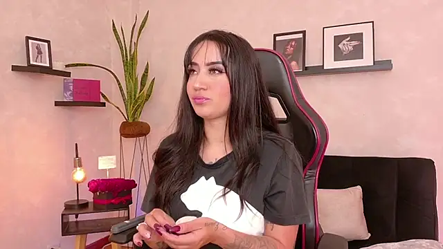 Snapshot of EmmyEvans1 chatting on 14, 1, 2026 EmmyEvans1 online show from 14, 1, 2026