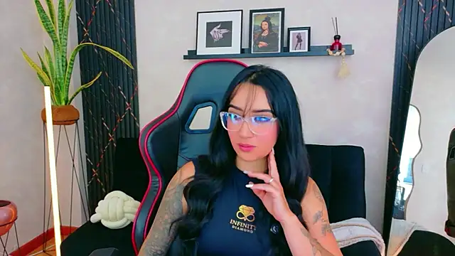 EmmyEvans1 online show from 12, 5, 2026