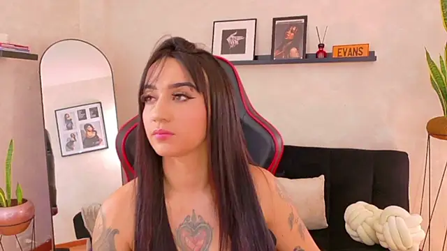 Snapshot of EmmyEvans1 chatting on 26, 2, 2026 EmmyEvans1 online show from 26, 2, 2026