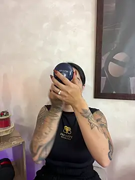 Snapshot of EmmyEvans1 chatting on 14, 2, 2026 EmmyEvans1 online show from 14, 2, 2026