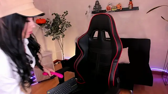 Snapshot of EmmyEvans1 chatting on 8, 10, 2025 EmmyEvans1 online show from 8, 10, 2025