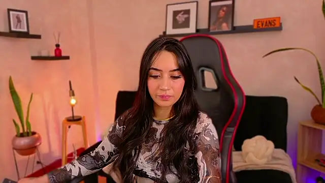 Snapshot of EmmyEvans1 chatting on 11, 2, 2026 EmmyEvans1 online show from 11, 2, 2026