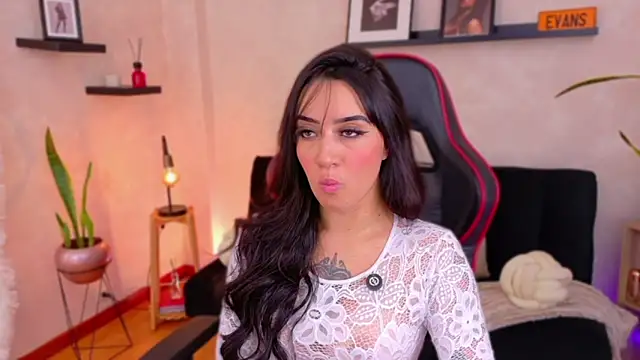 Snapshot of EmmyEvans1 chatting on 17, 2, 2026 EmmyEvans1 online show from 17, 2, 2026