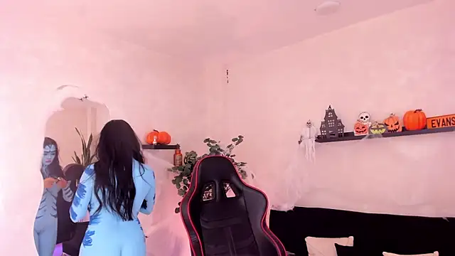 Snapshot of EmmyEvans1 chatting on 31, 10, 2025 EmmyEvans1 online show from 31, 10, 2025