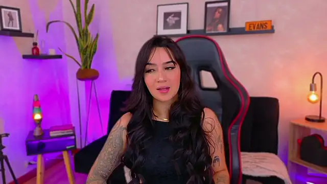 Snapshot of EmmyEvans1 chatting on 5, 2, 2026 EmmyEvans1 online show from 5, 2, 2026