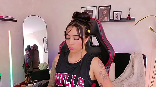 EmmyEvans1 online show from 3, 4, 2026