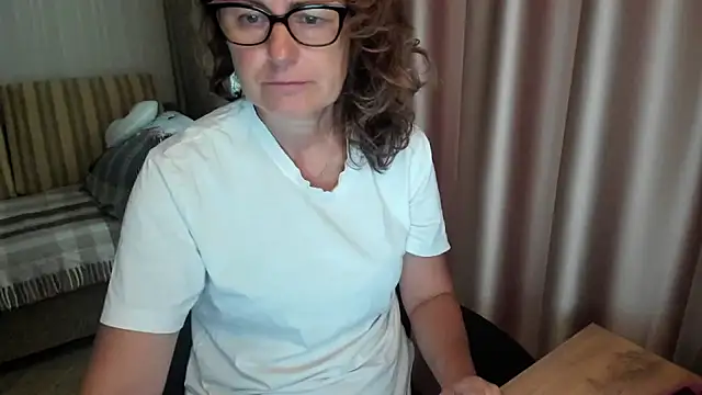 Snapshot of lauraoven chatting on 22, 7, 2026 lauraoven online show from 22, 7, 2026