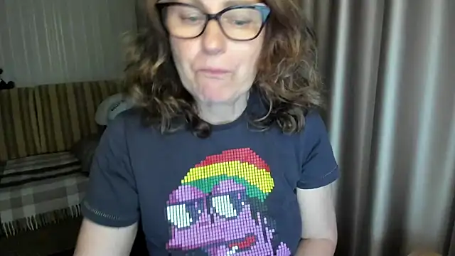 Snapshot of lauraoven chatting on 13, 5, 2026 lauraoven online show from 13, 5, 2026