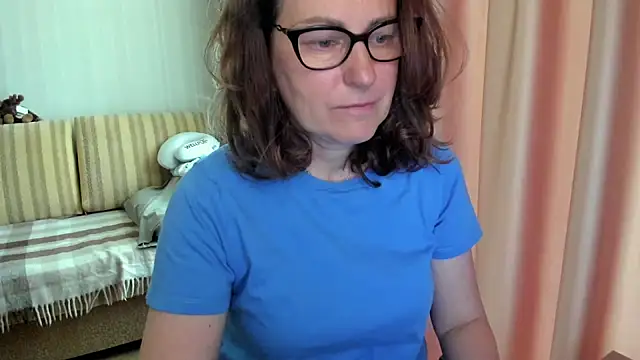 Snapshot of lauraoven chatting on 20, 5, 2026 lauraoven online show from 20, 5, 2026