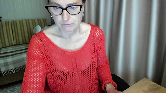 Snapshot of lauraoven chatting on 17, 6, 2026 lauraoven online show from 17, 6, 2026