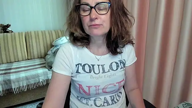 Snapshot of lauraoven chatting on 28, 5, 2026 lauraoven online show from 28, 5, 2026