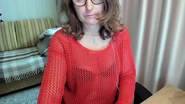 Snapshot of lauraoven chatting on 14, 6, 2026 lauraoven online show from 14, 6, 2026