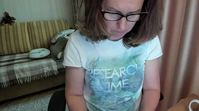 Snapshot of lauraoven chatting on 26, 5, 2026 lauraoven online show from 26, 5, 2026
