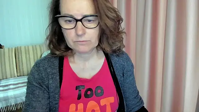 Snapshot of lauraoven chatting on 15, 5, 2026 lauraoven online show from 15, 5, 2026