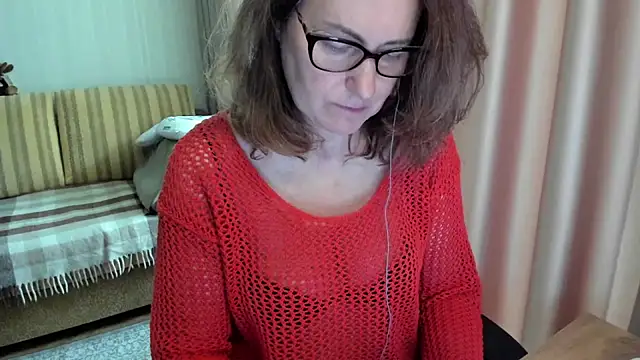 Snapshot of lauraoven chatting on 13, 6, 2026 lauraoven online show from 13, 6, 2026