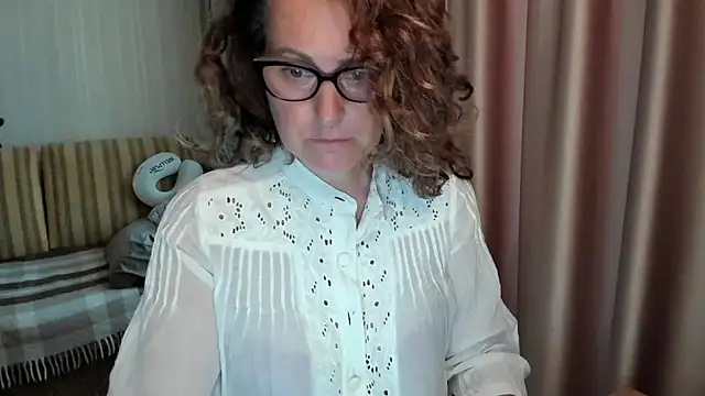 Snapshot of lauraoven chatting on 12, 7, 2026 lauraoven online show from 12, 7, 2026