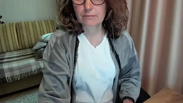 Snapshot of lauraoven chatting on 30, 5, 2026 lauraoven online show from 30, 5, 2026