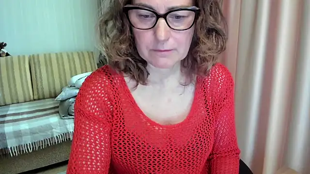 Snapshot of lauraoven chatting on 31, 5, 2026 lauraoven online show from 31, 5, 2026