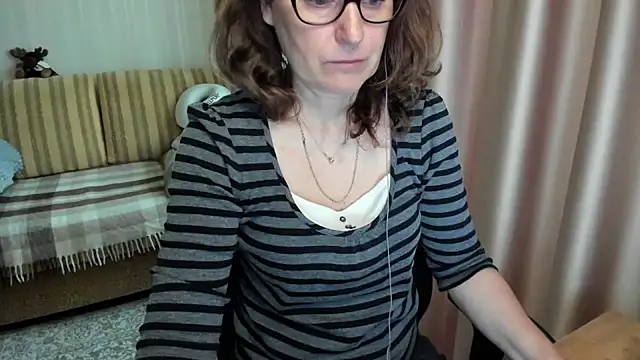 Snapshot of lauraoven chatting on 29, 5, 2026 lauraoven online show from 29, 5, 2026