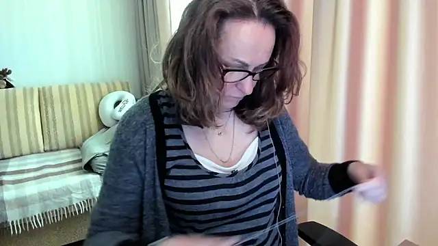 Snapshot of lauraoven chatting on 3, 6, 2026 lauraoven online show from 3, 6, 2026