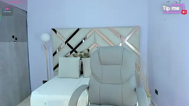 Snapshot of tati_saldarriaga chatting on 19, 11, 2025 tati saldarriaga online show from 19, 11, 2025