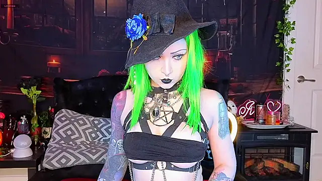 Snapshot of Ivey_and_James chatting on 9, 10, 2025 Ivey and James online show from 9, 10, 2025