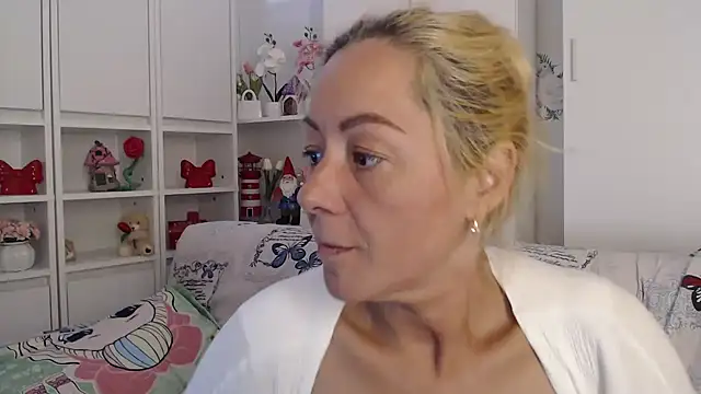 Snapshot of spell_of_love chatting on 9, 7, 2026 spell of love online show from 9, 7, 2026