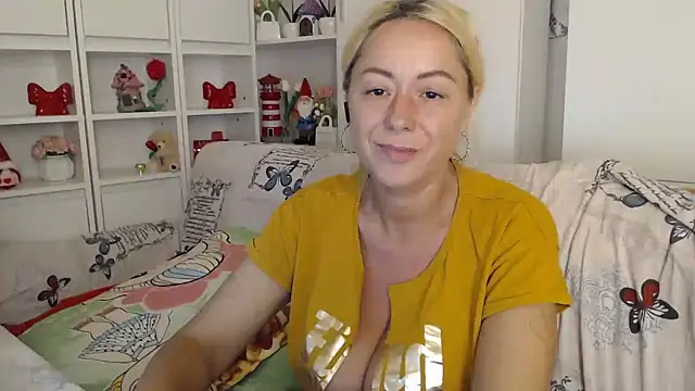 Snapshot of spell_of_love chatting on 15, 7, 2026 spell of love online show from 15, 7, 2026