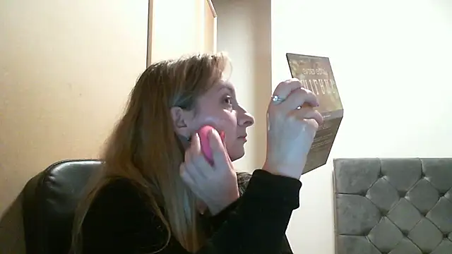 SusanCurt online show from 25, 10, 2025