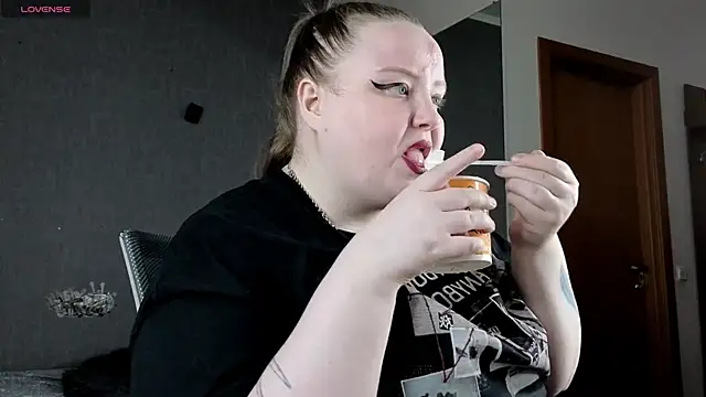 EMMA  CONNOR online show from 15, 9, 2025