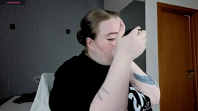 EMMA  CONNOR online show from 28, 9, 2025