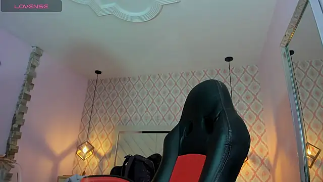 Snapshot of clarisKlein chatting on 8, 7, 2026 clarisKlein online show from 8, 7, 2026